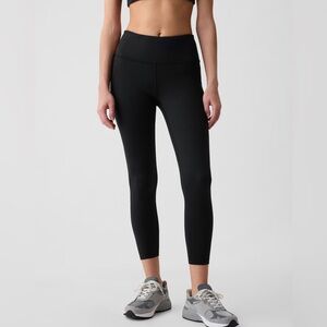 GapFit | High Rise Recycled Power 7/8 Leggings | Black | Medium